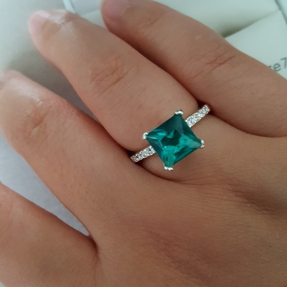 Jewelry - blue stone ring size 7,new
